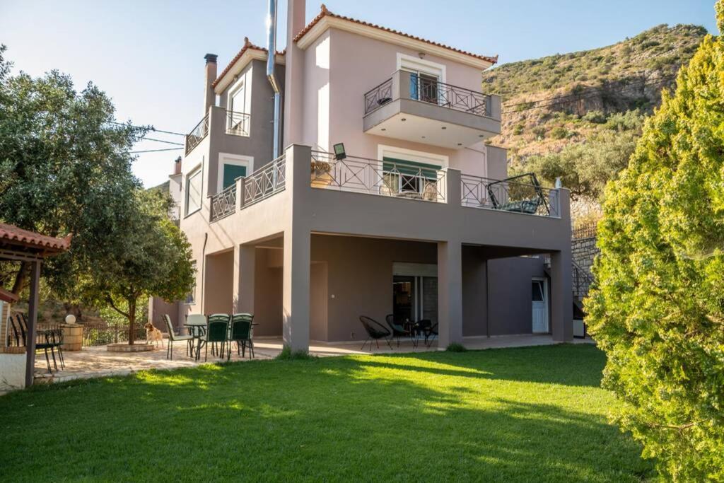 Akrivi'S House In Каламата Екстер'єр фото